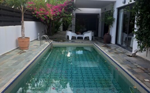 Emba Villa - Swimming Pool