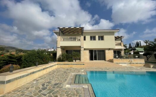 Stunning 5-Bedroom Villa in Konia - Pool View